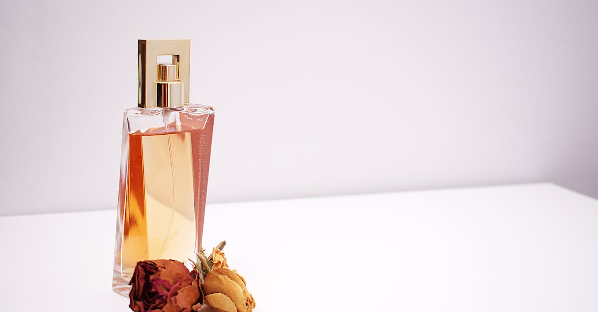 découvrez notre collection de fragrances uniques alliant élégance et raffinement, pour une expérience olfactive inoubliable.