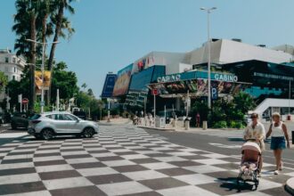 découvrez notre sélection de films français captivants, des classiques intemporels aux nouveautés incontournables, pour les amateurs de cinéma francophone.