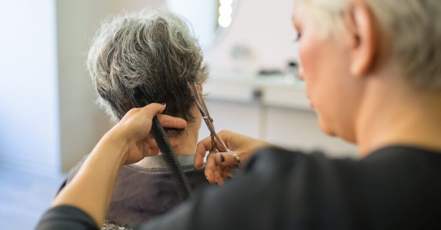 découvrez les meilleures coiffures pour cheveux gris, élégantes et modernes, qui sublimeront votre style à tout âge.