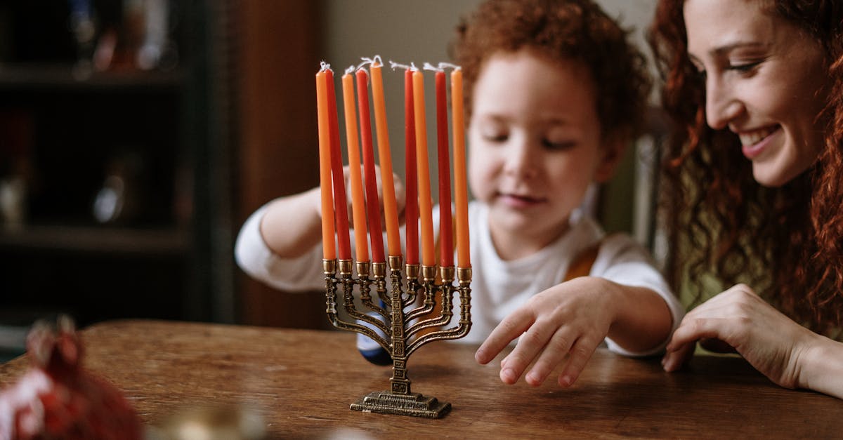 découvrez les traditions de hanoucca et leur signification profonde, célébrant la lumière, la foi et l'histoire juive lors de cette fête festive.
