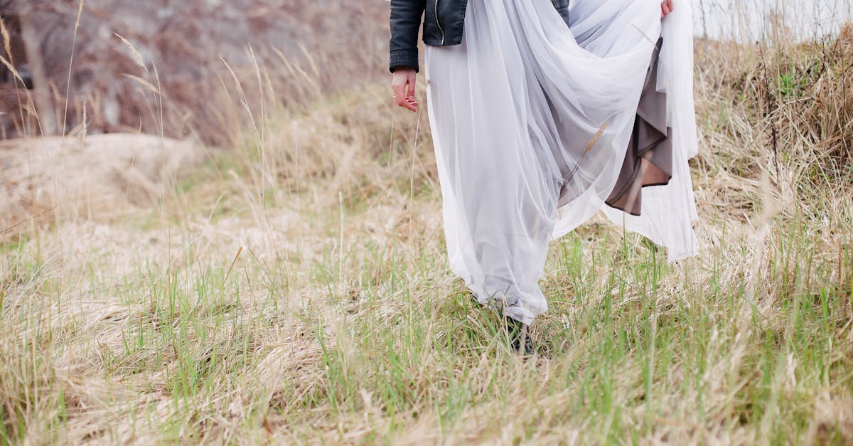 découvrez la veste idéale pour sublimer votre robe fluide, alliant style et confort pour une allure élégante en toute occasion.