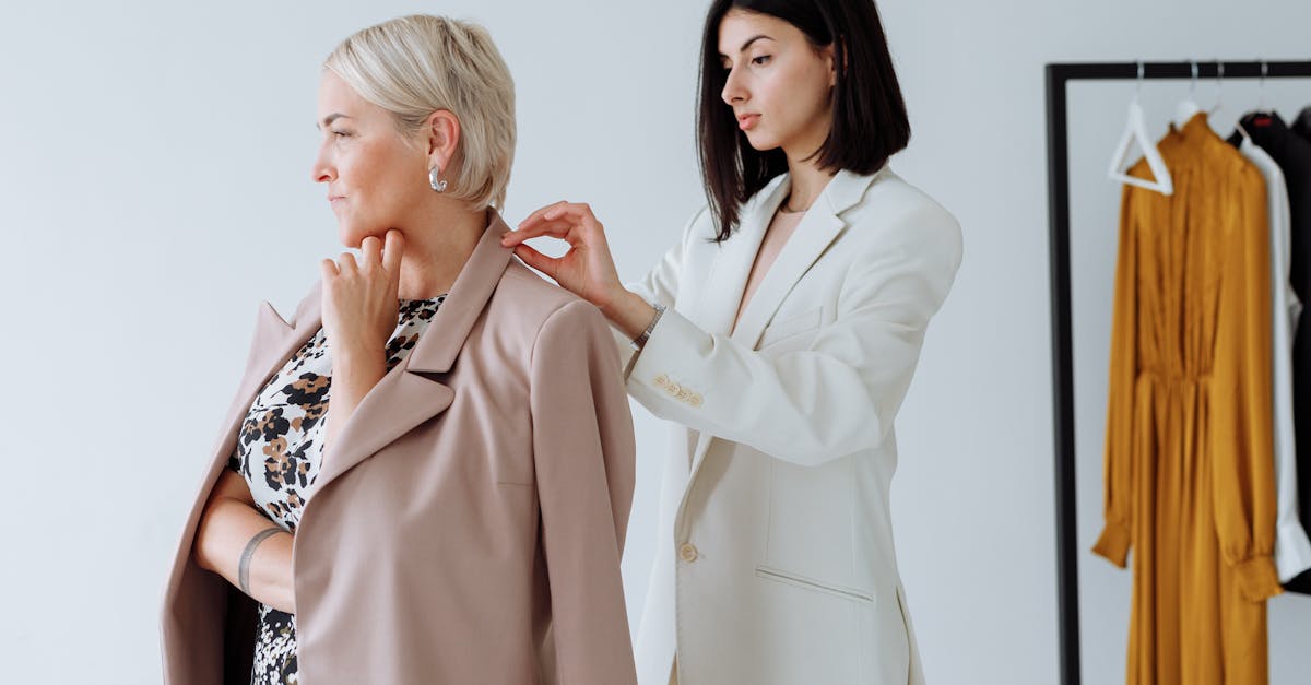 découvrez la veste idéale pour accompagner parfaitement votre robe fluide, alliant style et confort pour un look élégant et harmonieux.