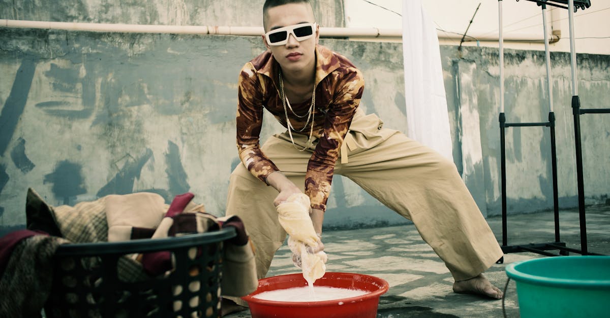 détergent à lessive efficace pour un linge propre et frais, adapté à tous types de tissus et machines.