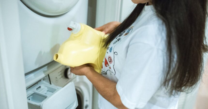 découvrez notre détergent à lessive efficace, conçu pour nettoyer en profondeur tout en respectant les tissus et l'environnement.