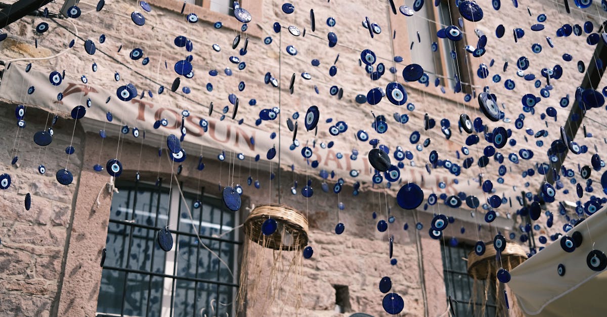 découvrez l'univers de lucky blue smith, mannequin et icône de mode internationale, célèbre pour son style unique et son influence dans l'industrie de la mode.