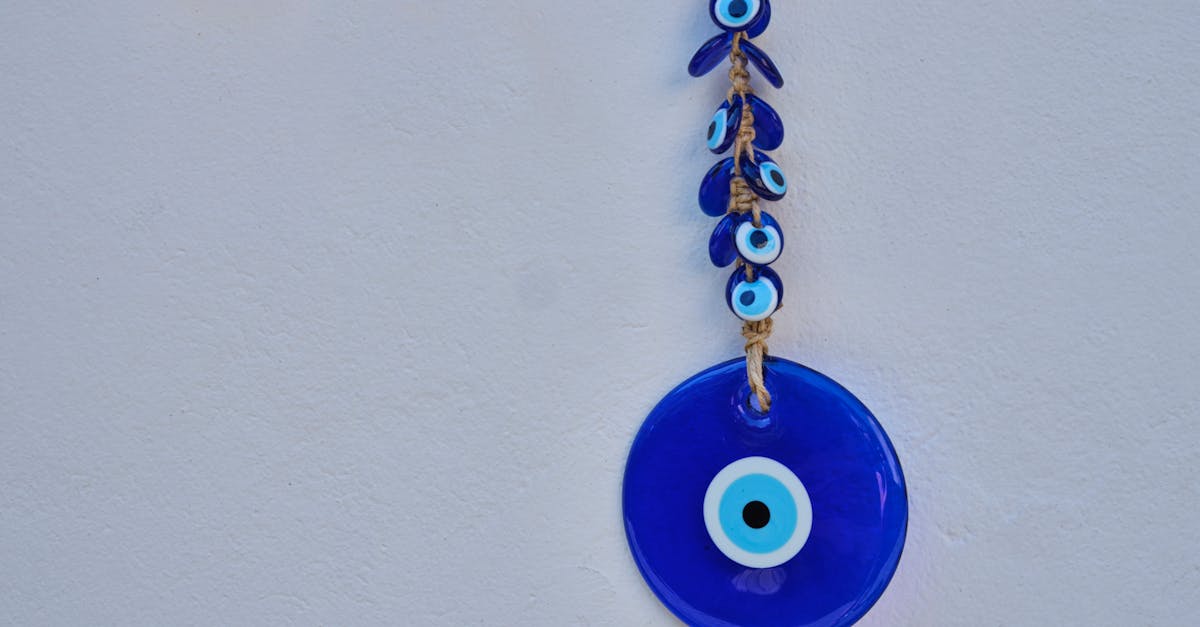 découvrez l'univers de lucky blue smith, mannequin et icône de mode internationale, reconnu pour son style unique et sa carrière impressionnante.