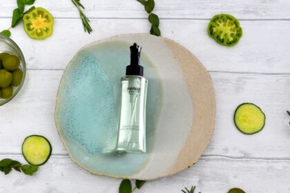 découvrez notre moisturizer hydratant, idéal pour nourrir et protéger votre peau en profondeur, offrant une sensation de douceur et un éclat naturel toute la journée.
