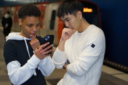 découvrez les caractéristiques des traits de personnalité narcissique, leur impact sur les relations et comment les reconnaître efficacement.