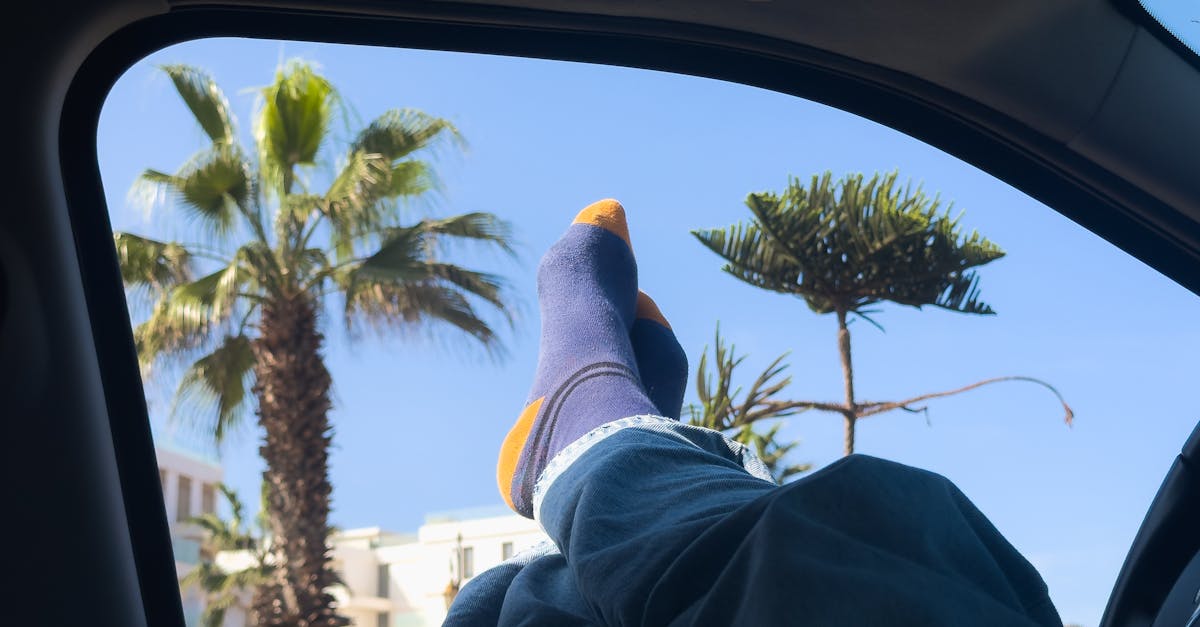 découvrez des remèdes naturels efficaces pour lutter contre la transpiration des pieds et garder vos pieds frais toute la journée.