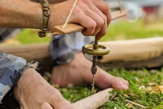 découvrez des remèdes naturels efficaces pour lutter contre la transpiration excessive des pieds et garder vos pieds secs toute la journée.