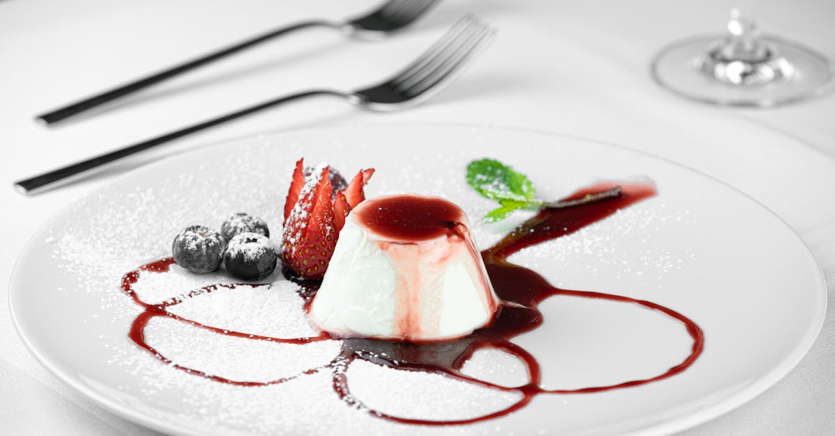 découvrez nos délicieuses recettes de panna cotta faciles à réaliser pour un dessert crémeux et raffiné qui plaira à tous.