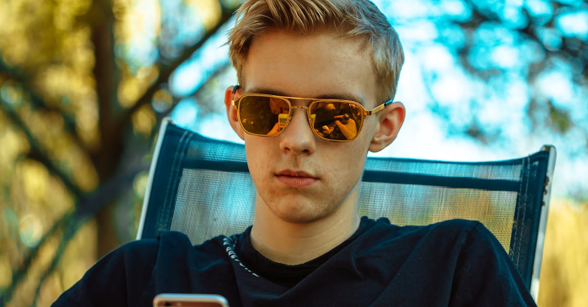 découvrez comment améliorer votre posture lorsque vous utilisez votre téléphone pour éviter douleurs et tensions. conseils pratiques et astuces simples pour préserver votre santé.