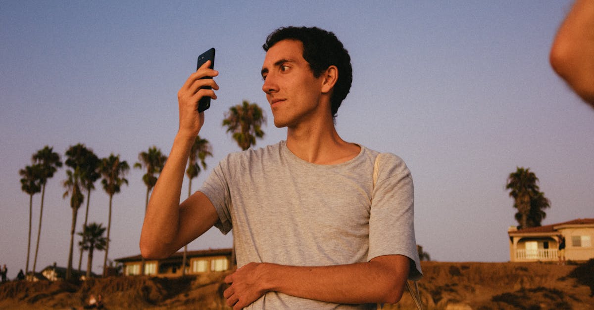 découvrez comment améliorer votre posture lors de l'utilisation de votre téléphone pour éviter les douleurs au cou et au dos. conseils simples et efficaces pour une utilisation saine et confortable.