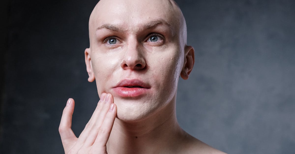 découvrez des conseils de soins de la peau adaptés aux peaux olivâtres et mixtes pour un teint éclatant et équilibré toute l'année.