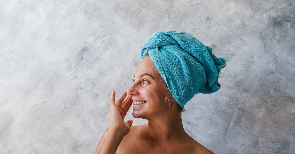 découvrez des conseils de soin de la peau spécialement adaptés aux peaux olivâtres et mixtes pour une beauté éclatante et un teint équilibré.