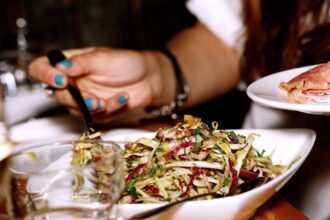 découvrez notre recette simple et savoureuse de vinaigrette maison, parfaite pour accompagner vos salades et rehausser vos plats.