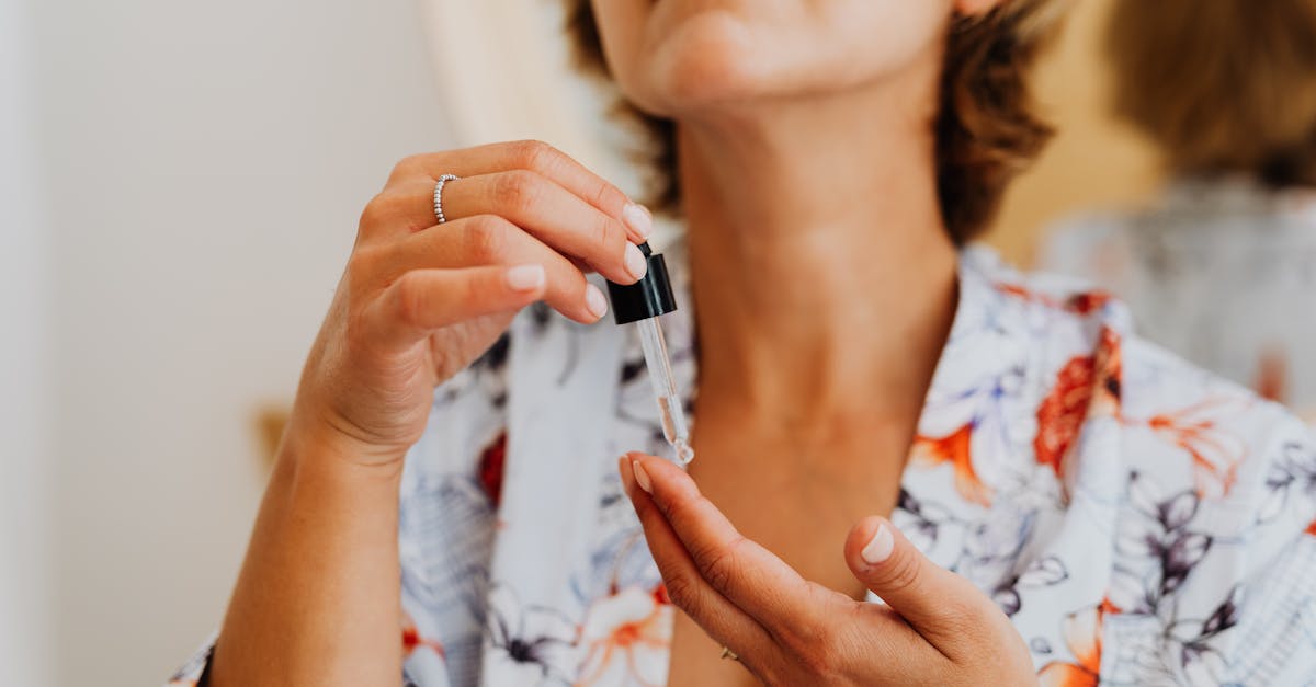 découvrez notre sérum anti-âge puissant, formulé pour réduire les rides et revitaliser votre peau en profondeur, pour un teint plus jeune et éclatant.