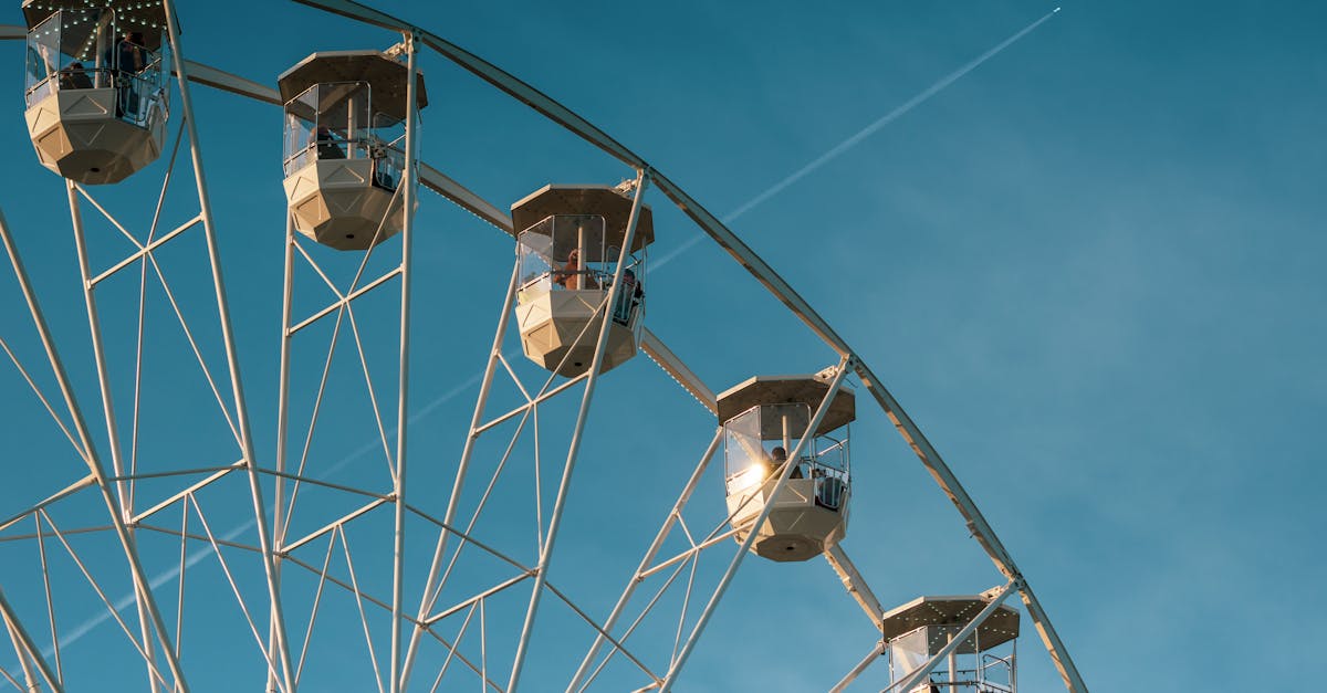 découvrez les différences de taille étonnantes entre célébrités et comment elles influencent leurs apparitions publiques et photos.