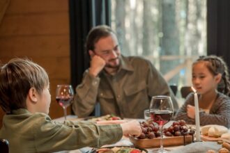 découvrez nos délicieuses recettes d'apéritifs de noël faciles à préparer pour impressionner vos invités durant les fêtes.