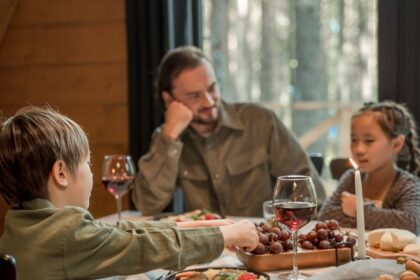 découvrez nos délicieuses recettes d'apéritifs de noël faciles à préparer pour impressionner vos invités durant les fêtes.