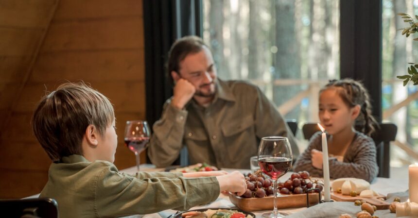 découvrez nos délicieuses recettes d'apéritifs de noël faciles à préparer pour impressionner vos invités durant les fêtes.