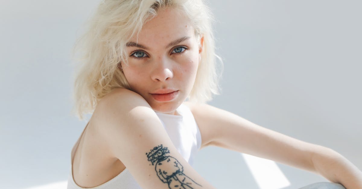 découvrez des idées délicates de tatouages d'oreille, alliant élégance et subtilité pour un style unique et raffiné.