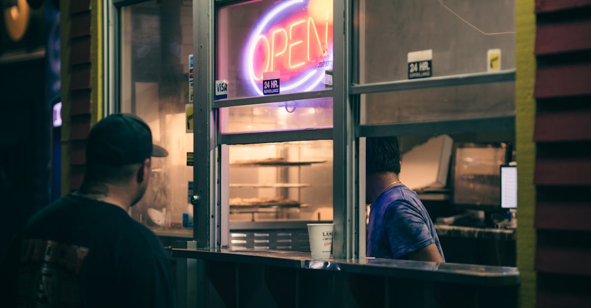 découvrez les aliments à éviter le soir après 50 ans pour améliorer votre sommeil et votre digestion. conseils santé pour une nuit paisible et un bien-être optimal.