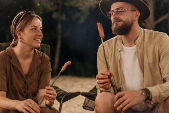 découvrez les aliments à éviter le soir après 50 ans pour favoriser un sommeil réparateur et maintenir une bonne santé.