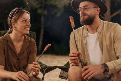 découvrez les aliments à éviter le soir après 50 ans pour favoriser un sommeil réparateur et maintenir une bonne santé.