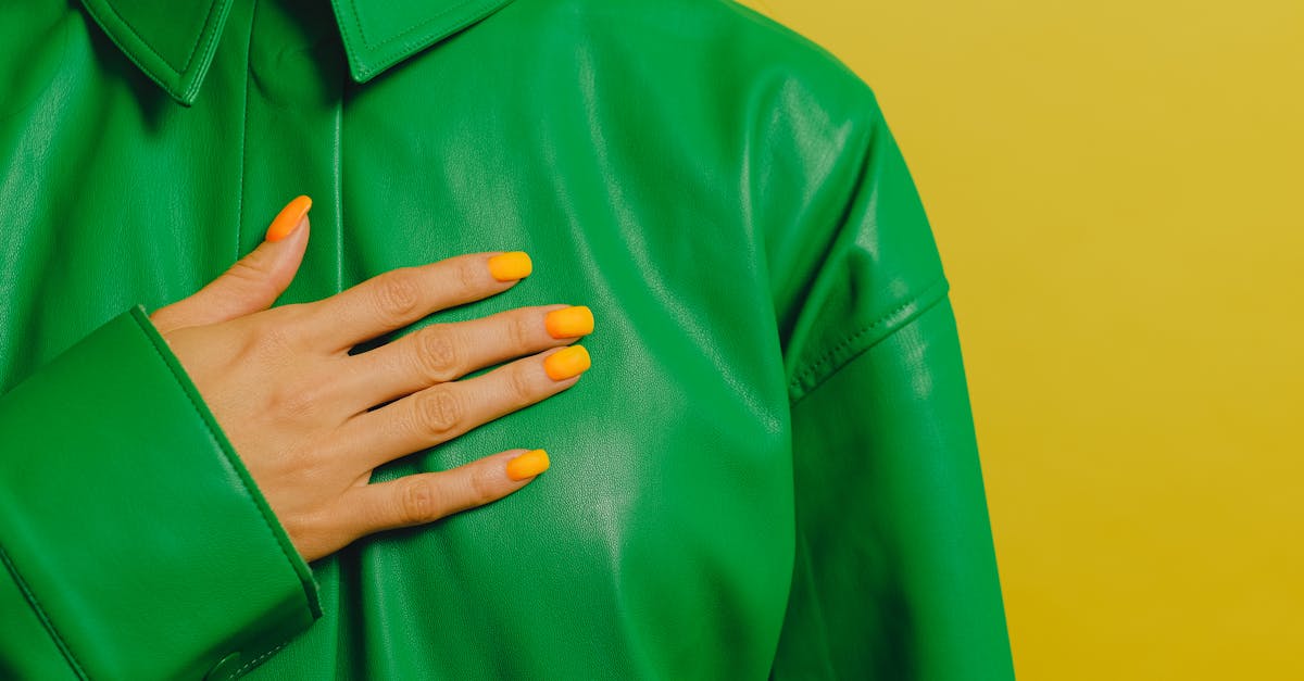 découvrez le syndrome de l'ongle vert, une infection bactérienne courante affectant les ongles, ses causes, symptômes et traitements efficaces pour retrouver des ongles sains.