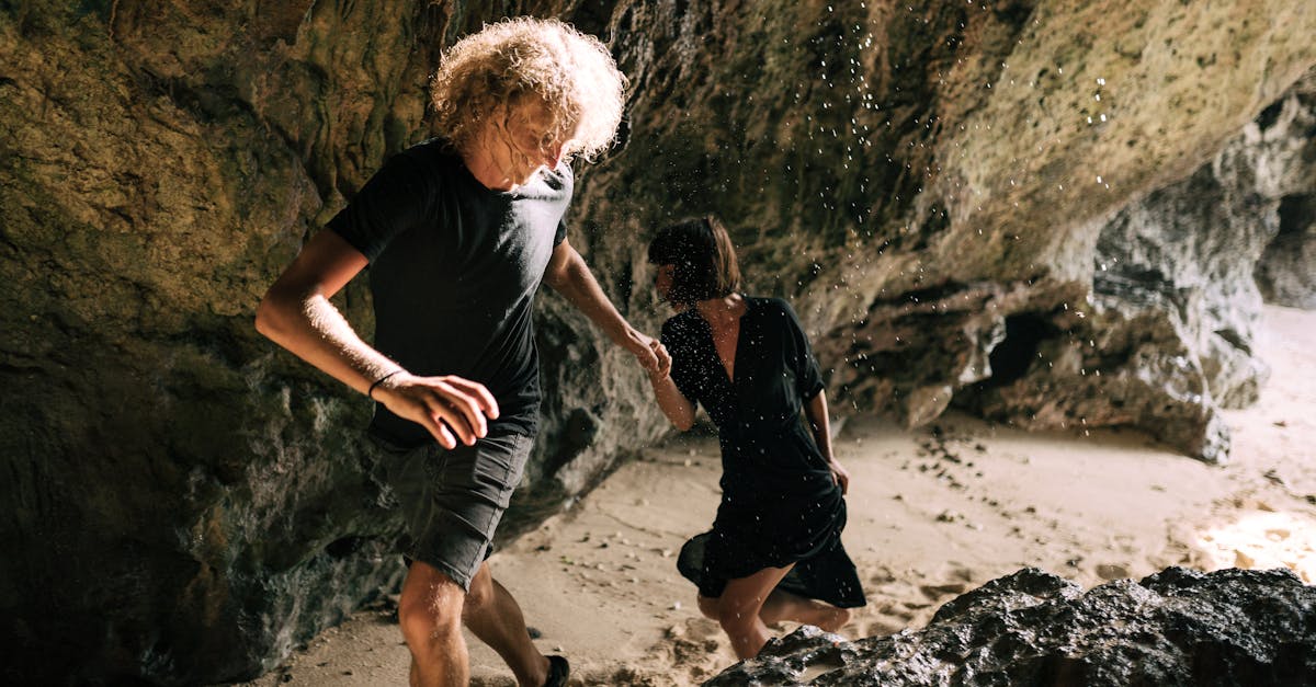 découvrez une plage nudiste secrète, loin de la foule, où détente et liberté vous attendent dans un cadre naturel préservé.