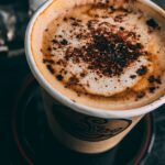 découvrez comment le chocolat chaud peut influencer la prise de poids, ses bienfaits et conseils pour une consommation équilibrée.