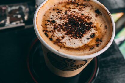 découvrez comment le chocolat chaud peut influencer la prise de poids, ses bienfaits et conseils pour une consommation équilibrée.