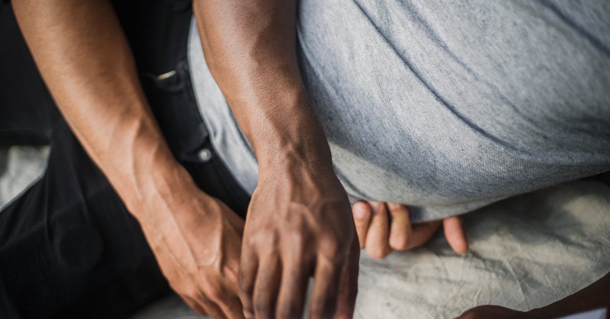 découvrez comment les hommes expriment leur amour à travers leur personnalité unique et leurs traits distinctifs.