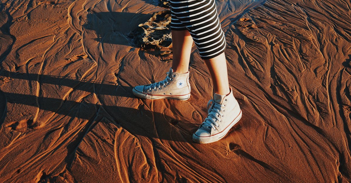 découvrez notre sélection incontournable de sneakers tendances pour un style moderne et confortable au quotidien.