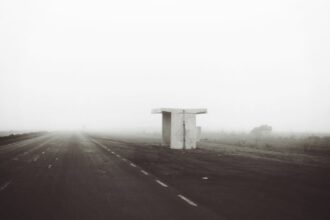 découvrez des astuces efficaces pour arrêter les grincements de chaussures et retrouver un confort silencieux à chaque pas.