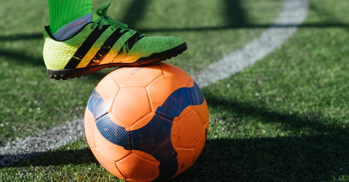 découvrez des solutions efficaces pour arrêter le grincement de vos chaussures et marcher en silence toute la journée.