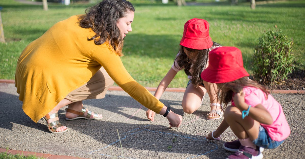 découvrez les transformations des acteurs de la série the nanny, de leurs débuts à aujourd'hui. évolution des looks, carrières et anecdotes inédites.