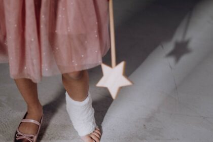 découvrez les transformations étonnantes des acteurs de la série the nanny, de leurs débuts à aujourd'hui.