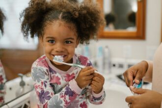 découvrez notre sélection de dentifrices efficaces pour une hygiène bucco-dentaire impeccable. formules pour dents sensibles, blancheur éclatante et protection optimale.