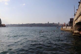 découvrez l'expérience unique des bains turcs, un lieu de détente et de bien-être traditionnel alliant chaleur, vapeur et massage pour revitaliser corps et esprit.