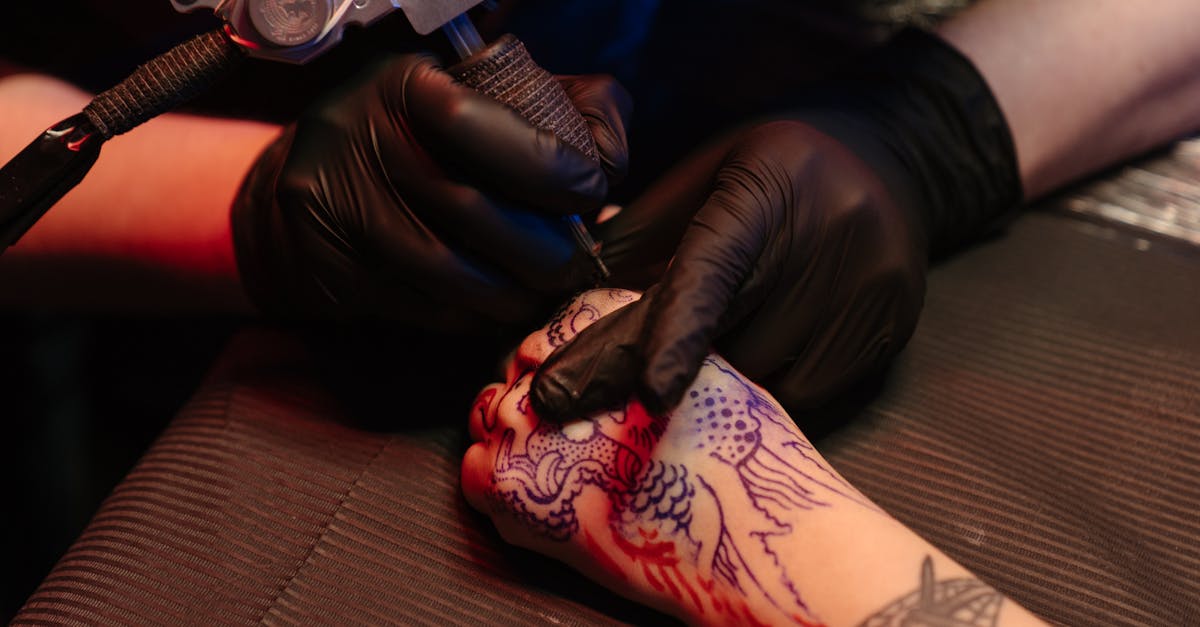 découvrez des idées de tatouages d'ancre marins, symboles de stabilité et d'aventure, parfaits pour un style intemporel et significatif.