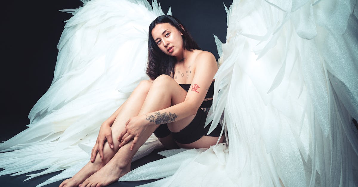 découvrez une sélection inspirante de tatouages d'anges, symboles de protection, de spiritualité et de beauté céleste. idées et styles pour votre prochain tattoo.