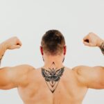 découvrez des idées inspirantes de tatouages d'ailes dans le dos pour hommes, alliant esthétique et symbolisme pour un style unique et puissant.