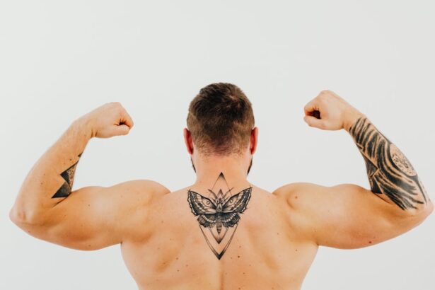 découvrez des idées inspirantes de tatouages d'ailes dans le dos pour hommes, alliant esthétique et symbolisme pour un style unique et puissant.