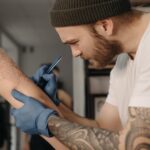 découvrez le tatouage biomécanique, un style fusionnant l’anatomie humaine et la mécanique pour un rendu futuriste et impressionnant.