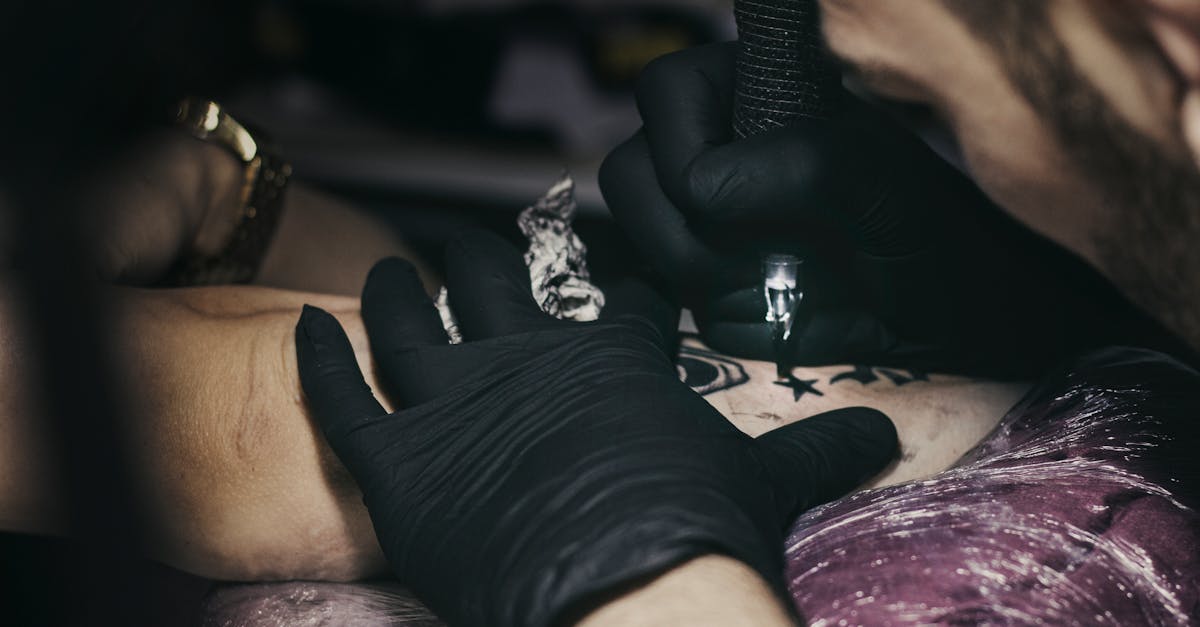 découvrez le tatouage biomécanique, un style unique alliant éléments organiques et mécaniques pour un effet futuriste et esthétique.