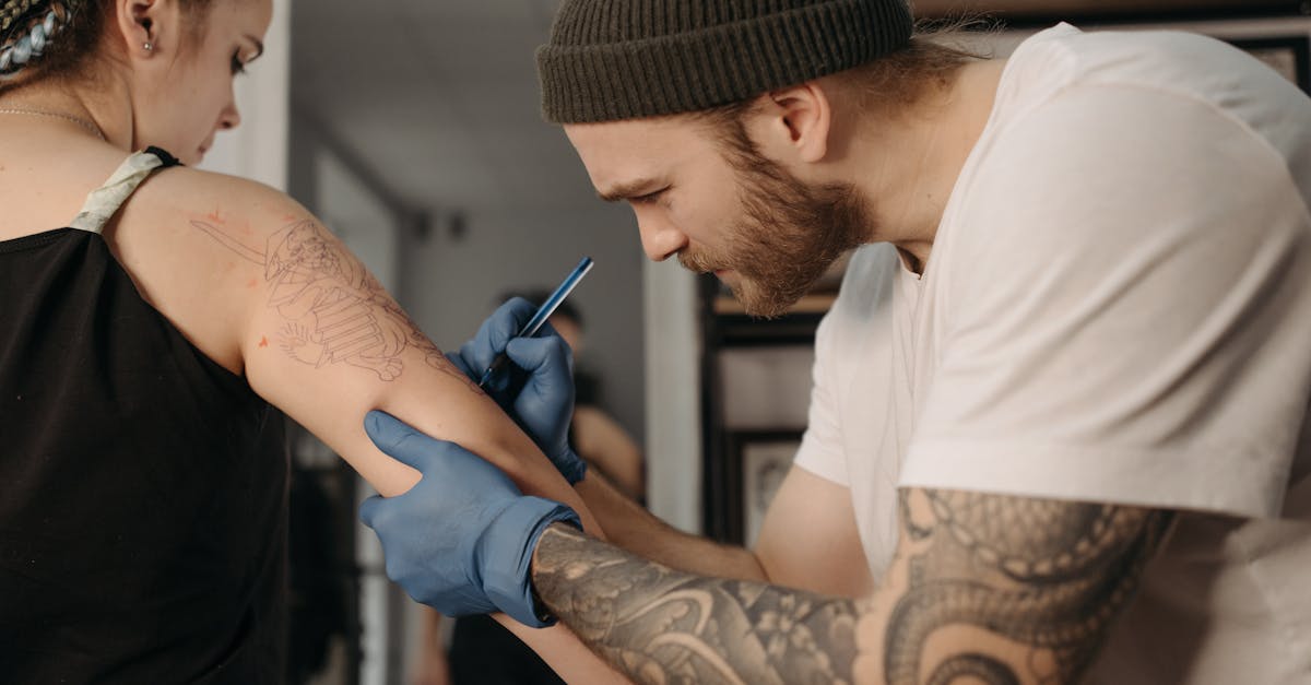 découvrez le tatouage biomécanique, un style fusionnant l’anatomie humaine et la mécanique pour un rendu futuriste et impressionnant.