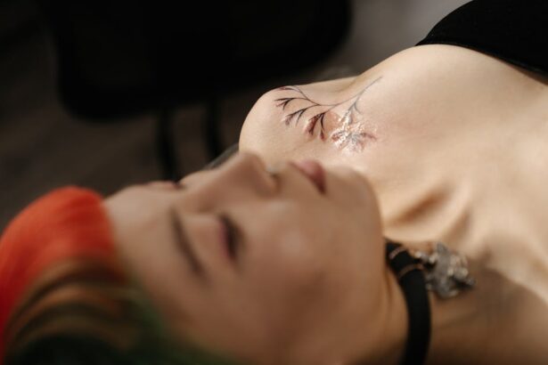 découvrez des idées inspirantes de tatouages sur la clavicule, alliant élégance et originalité pour sublimer cette zone délicate.