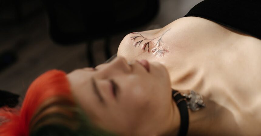 découvrez des idées inspirantes de tatouages sur la clavicule, alliant élégance et originalité pour sublimer cette zone délicate.